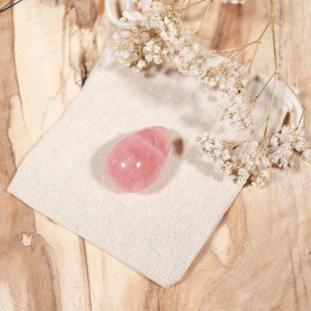 Œuf de yoni en quartz rose, modèle moyen ( 4 cm sur 2, 5 cm)