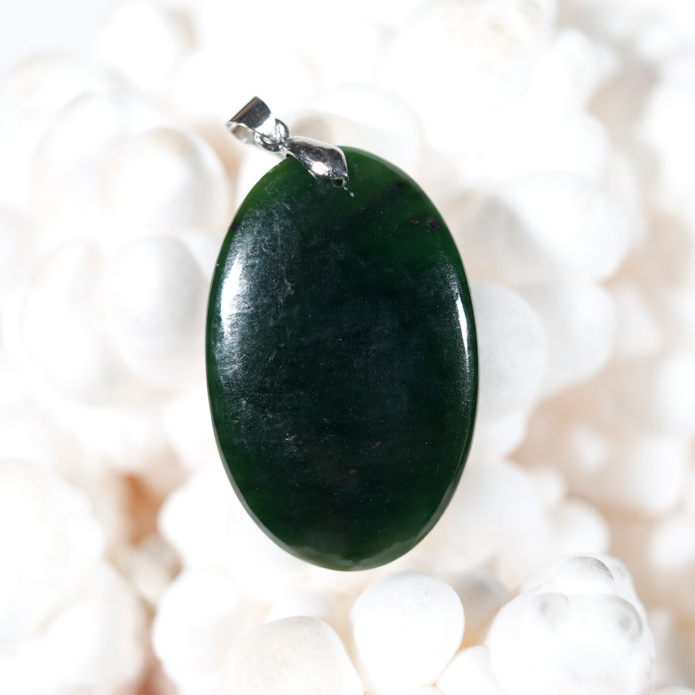Modèle 3, pendentif en jade néphrite