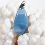 Modèle 2 de pendentif en opale bleue