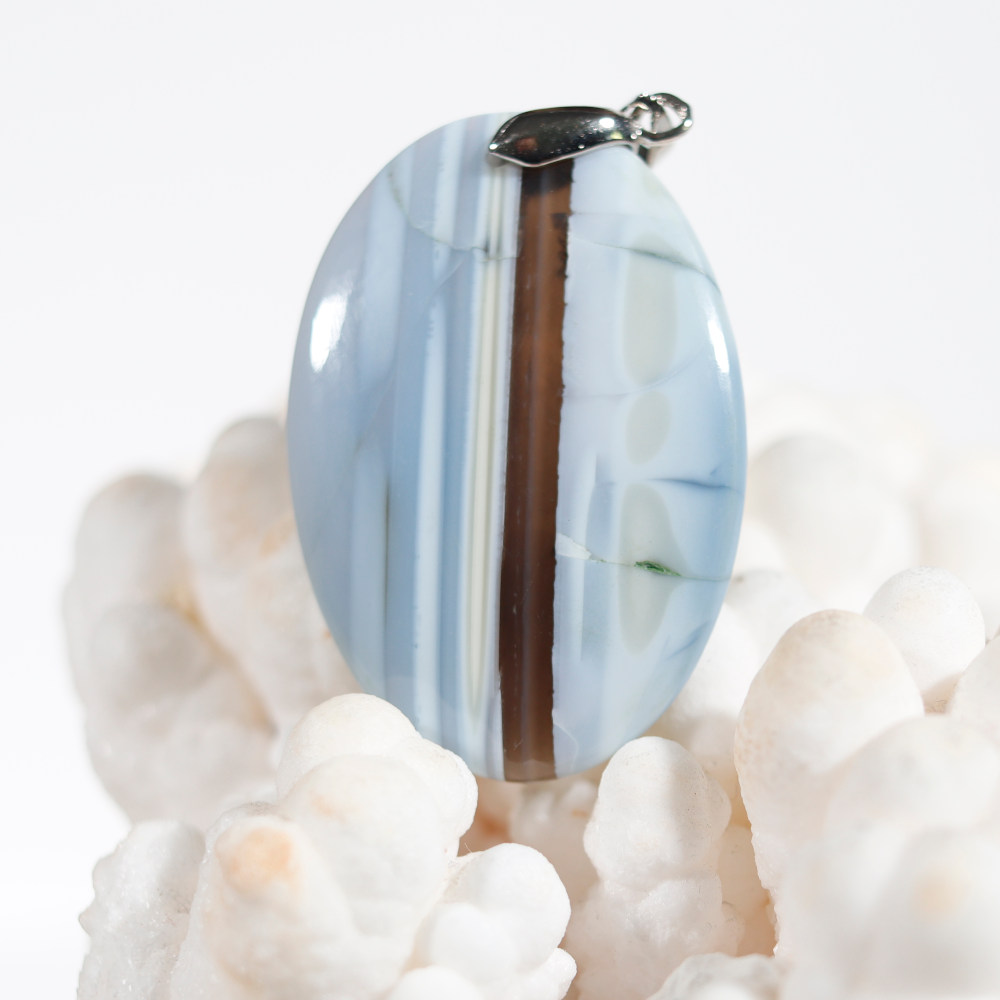 Modèle 3 de pendentif en opale bleue